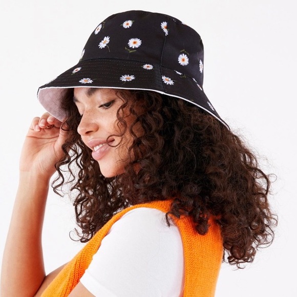 NEW Alice and Olivia Reversible Bucket Hat - Picture 2 of 8